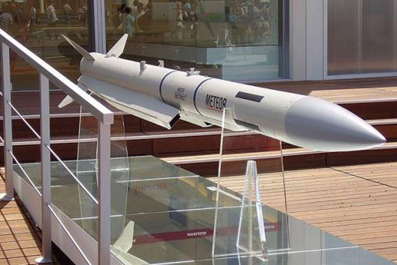 Cái làm tên lửa "Sao băng" Châu Âu đáng sợ với Su-57