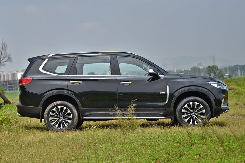SUV động cơ tăng áp kép, giá hơn 900 triệu, ‘đe nẹt’ Toyota Fortuner