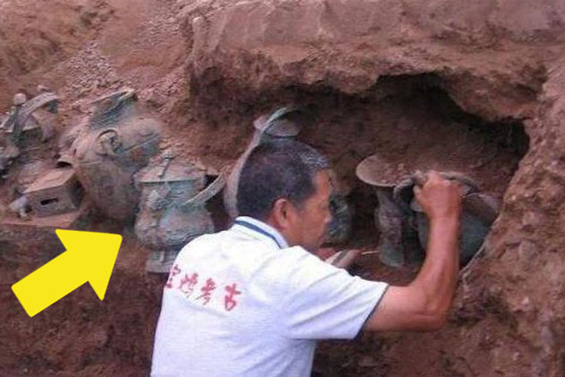 Cả làng ẩu đả vì tranh giành kho báu trong lòng đất: Cùng làm một việc khi chuyên gia tìm tới!