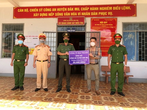 Đắk Nông: Công an huyện Đắk Mil chung sức cùng nhân dân phòng, chống dịch