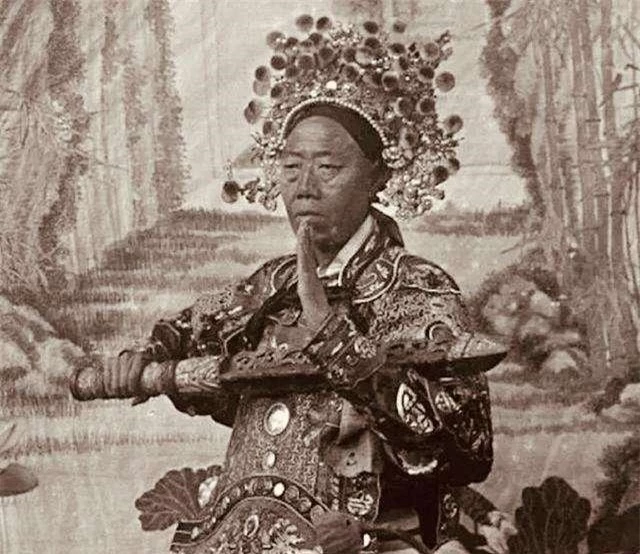 Còn sống thêm 3 năm sau khi Từ Hi Thái hậu qua đời, Thái giám Lý Liên Anh đã trải qua những chuyện gì ngay khi mất đi chỗ dựa? - Ảnh 2. Còn sống thêm 3 năm sau khi Từ Hi Thái hậu qua đời, Thái giám Lý Liên Anh đã trải qua những chuyện gì ngay khi mất đi chỗ dựa? - Ảnh 2.