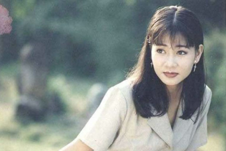 Trúc Diễm khoe sắc vóc gợi cảm, Thu Minh gây sốt với loạt ảnh thuở mới vào nghề