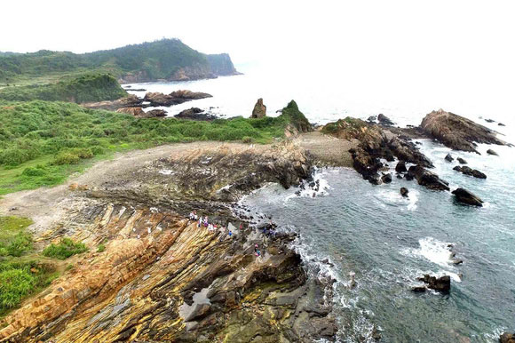 Bãi đá Móng Rồng - Thung lũng tình yêu trên đảo Cô Tô