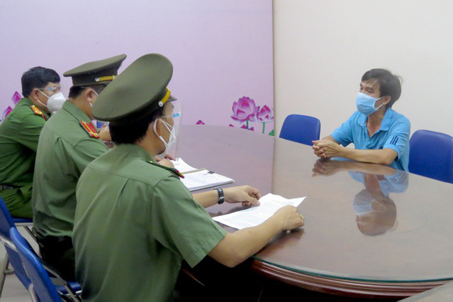 Đã nhận trợ cấp lại đăng Facebook "bắc thang lên hỏi ông trời"