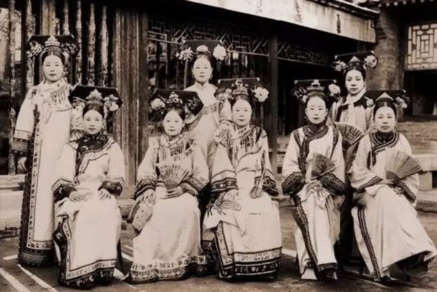 Hậu cung của Hoàng đế vốn là nơi tề tựu nhiều mỹ nhân, vậy tại sao phi tần dưới thời nhà Thanh lại không được đẹp?