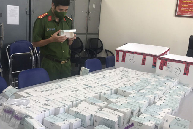 Bán kit test nhanh COVID-19 không rõ nguồn gốc bị xử phạt lên đến 100 triệu đồng