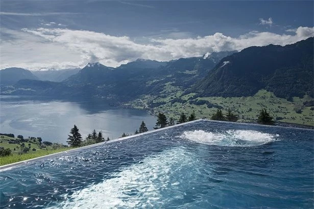10 hồ bơi vô cực đẹp nhất thế giới ai cũng ước được đến một lần 3