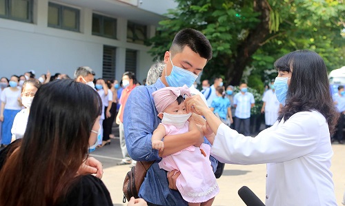 "Chiến sĩ áo trắng" Bệnh viện T.Ư Huế tiếp tục tình nguyện đến TP Hồ Chí Minh vận hành Trung tâm hồi sức bệnh nhân COVID-19