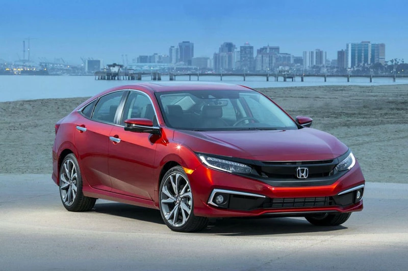 5. Honda Civic (doanh số: 28.318 chiếc).