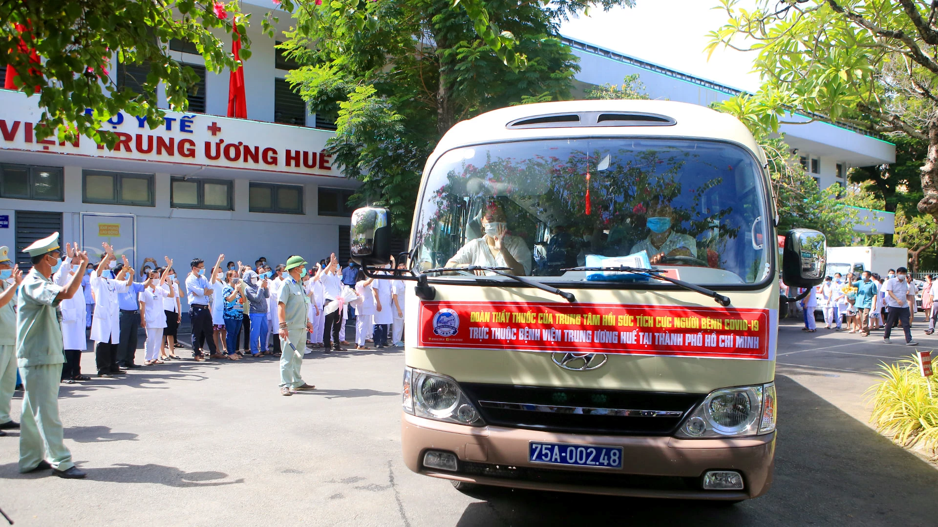 Bệnh viện Trung ương Huế đã cử nhiều đoàn công tác tình nguyện chi viện cho nhiều tỉnh, thành