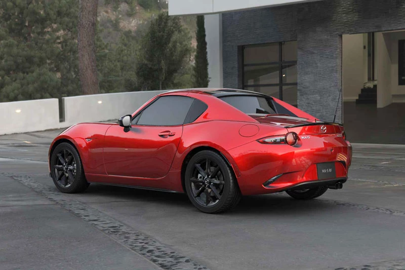 8. Mazda MX-5 (doanh số: 13.773 chiếc, chiếm 3,7% thị phần). 