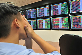 Nhóm bất động sản, xây dựng tăng giá, VN-Index đảo chiều