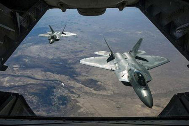 NI: Tàng hình không giúp F-22 chiếm lợi thế trước Su-35