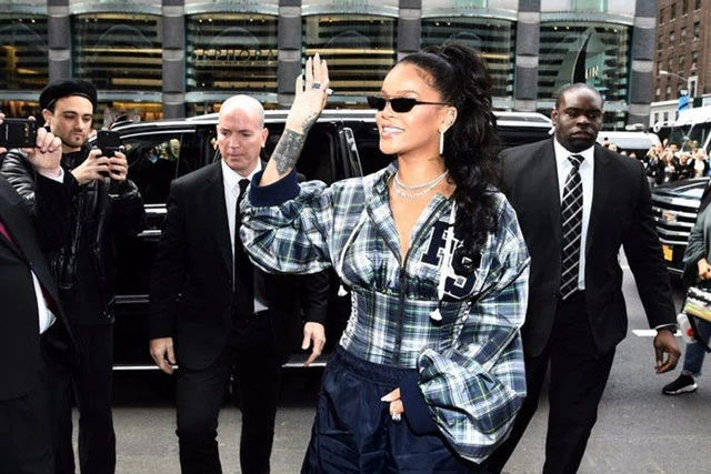 Rihanna hiện là nữ ca sĩ giàu nhất thế giới.