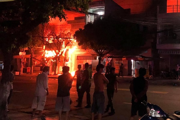 An Giang: Cứu 5 người thoát chết trong đám cháy lúc rạng sáng