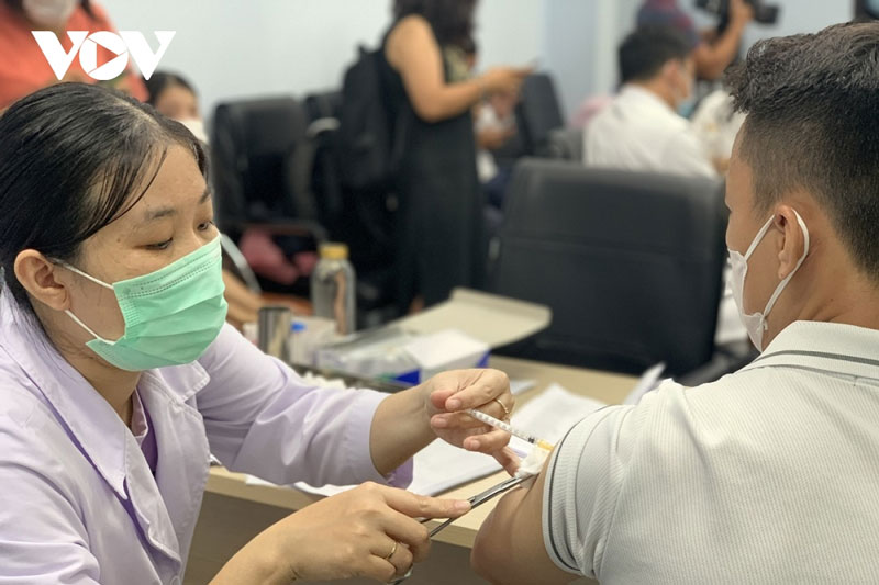 Nơi tiêm chậm, chỗ không có vaccine để tiêm, khi nào Việt Nam đạt miễn dịch cộng đồng?