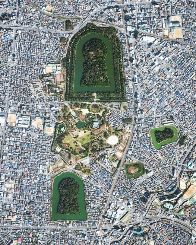 Bí ẩn khu lăng mộ lớn nhất thế giới tại Nhật Bản: Hình thù kỳ lạ, bất khả xâm phạm và là nơi yên nghỉ của "Thiên hoàng thần thoại" - Ảnh 1.