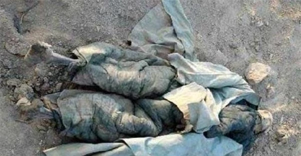 Trên núi Hỏa Diệm Sơn xuất hiện 5 xác chết không thối rữa: Thây ma đi lại và dừng chân tại đây? - Ảnh 1.
