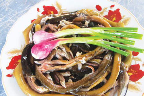 Bí quyết chọn và làm sạch lươn nhanh gọn, không bị tanh