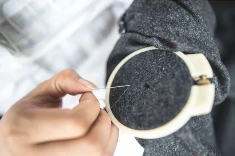 9X làm nghề sửa quần áo, thu nhập hàng trăm triệu, 25 tuổi mua nhà: Người càng tài giỏi, càng dám 'khác người'