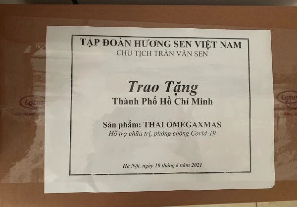 Tập đoàn Hương Sen hỗ trợ 988 hộp sản phẩm omega3 cho Sở Y tế TP Hồ Chí Minh.