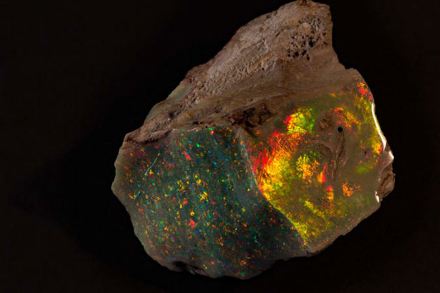 Đào trúng vật thể phát sáng trên núi, chàng trai ngỡ ngàng nhận ra nó là báu vật quý hiếm: Giá 13 tỷ đồng