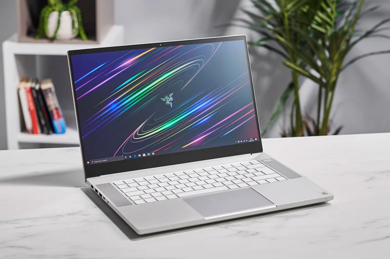 10. Razer Blade 15 Studio Edition 2020 (giá: 4.170 USD).