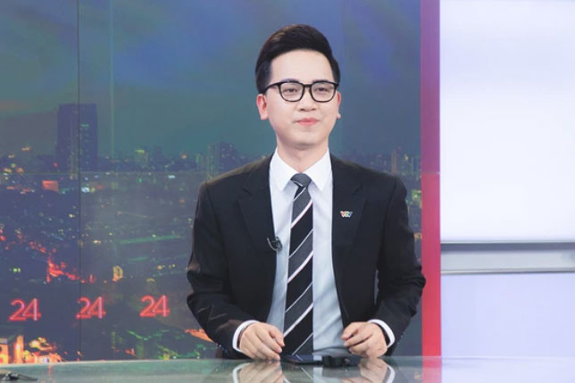 Nam MC có cặp chân mày bén nhất VTV tiết lộ cách tính lương ở nhà đài, nói gì mà netizen lại càng tò mò hơn?