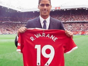 Man United chính thức công bố thương vụ Varane, hợp đồng 4 năm và khoác áo số 19