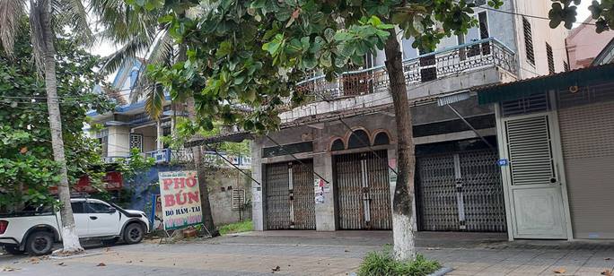 Hà Tĩnh: Cách ly xã hội một huyện, đóng cửa quán ăn dọc quốc lộ 1 để chống dịch COVID - 19