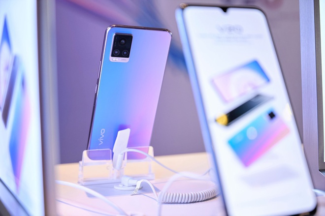 Thị trường smartphone Việt Nam tăng nhẹ trong đại dịch, 50% là điện thoại Trung Quốc