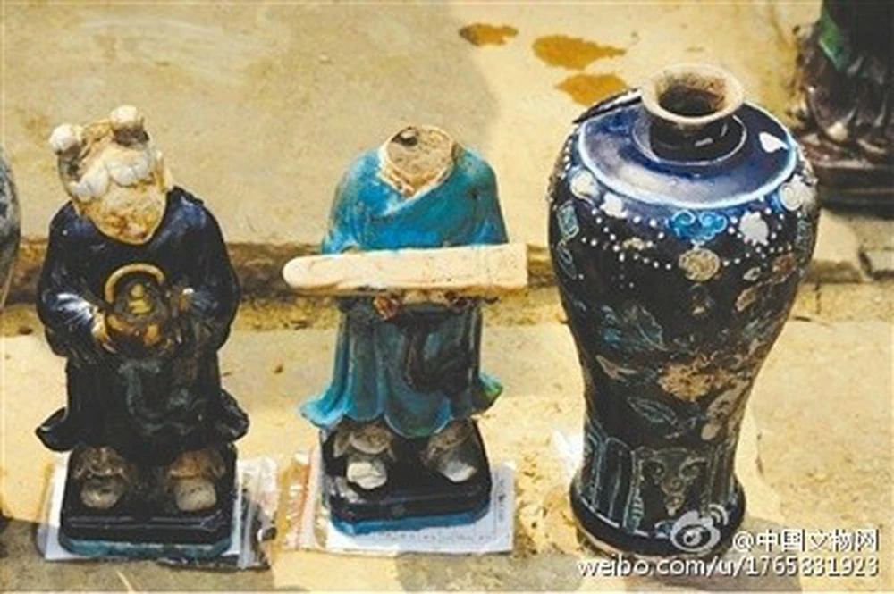 Những di vật được tìm thấy trong lăng mộ hai thái giám nhà Minh. Hình ảnh: Kknews