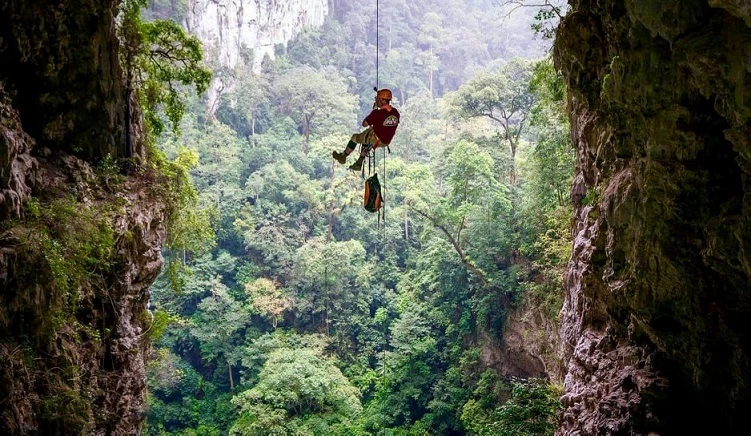 Khám phá Hố sụt Kong- Tour mạo hiểm.