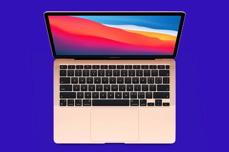 3. MacBook Air M1 (giá khởi điểm: 899 USD).