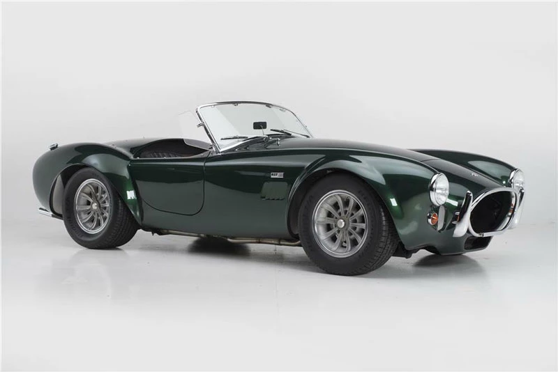 3. Shelby 427 Cobra Roadster 1965 (giá: 5,94 triệu USD).