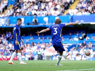 Chelsea 'làm gỏi' Crystal Palace với 2 siêu phẩm