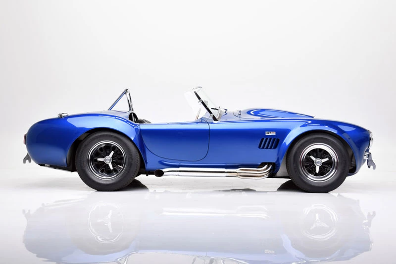 6. Shelby Cobra 427 Super Snake 1966 (giá: 5,5 triệu USD).