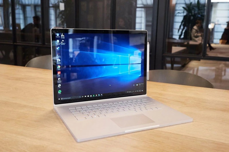 7. Microsoft Surface Book 2 15 inch (giá khởi điểm: 1.485 USD).