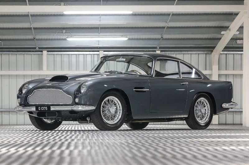 9. Aston Martin DB4 GT 1961 (giá: 3,77 triệu USD).