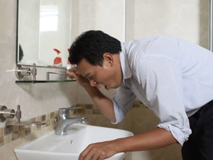 Móc họng nôn sau khi uống rượu nguy hiểm chết người không phải ai cũng biết