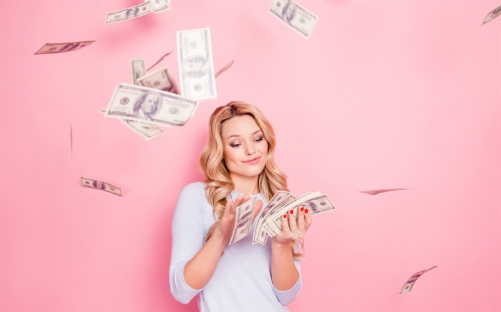 Vì sao dân mạng nghiện xem người giàu khoe của?