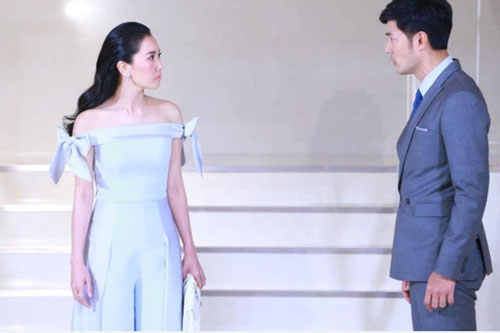 Thấy tôi mua cái váy 8 triệu, chồng giận dữ gọi điện cho bố vợ, ngờ đâu bị ông nói cho một câu liền xám mặt