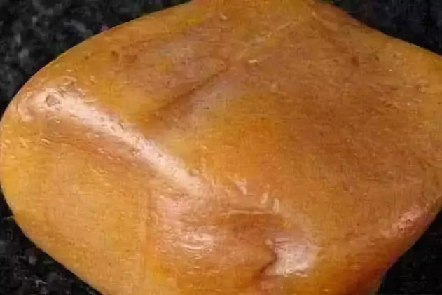 Đem viên đá trong nhà đi giám định, chàng trai á khẩu khi chuyên gia yêu cầu: “Mời anh xuất trình giấy tờ tùy thân”