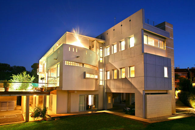 Không gian biệt thự đẹp và độc đáo với ánh sáng