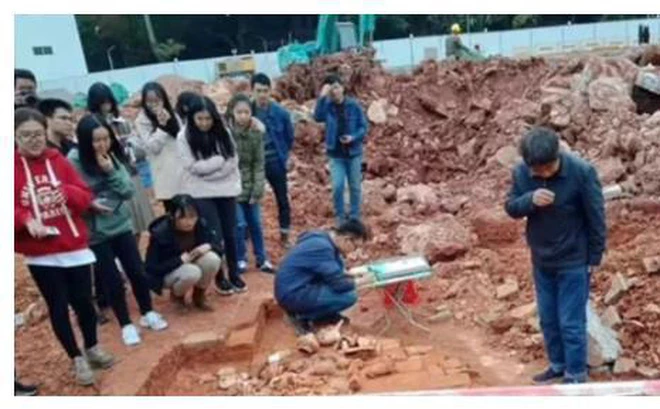 Khung cảnh khai quật mộ tại trường Đại học Giao thông Đông Trung Quốc. Hình ảnh: Net Ease