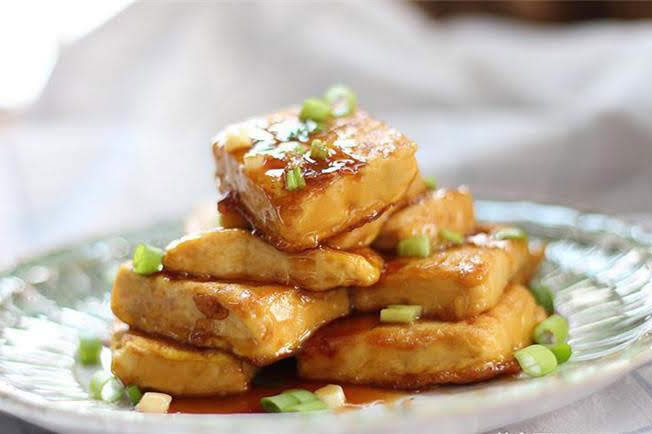 Hướng dẫn làm món đậu phụ om trứng xì dầu