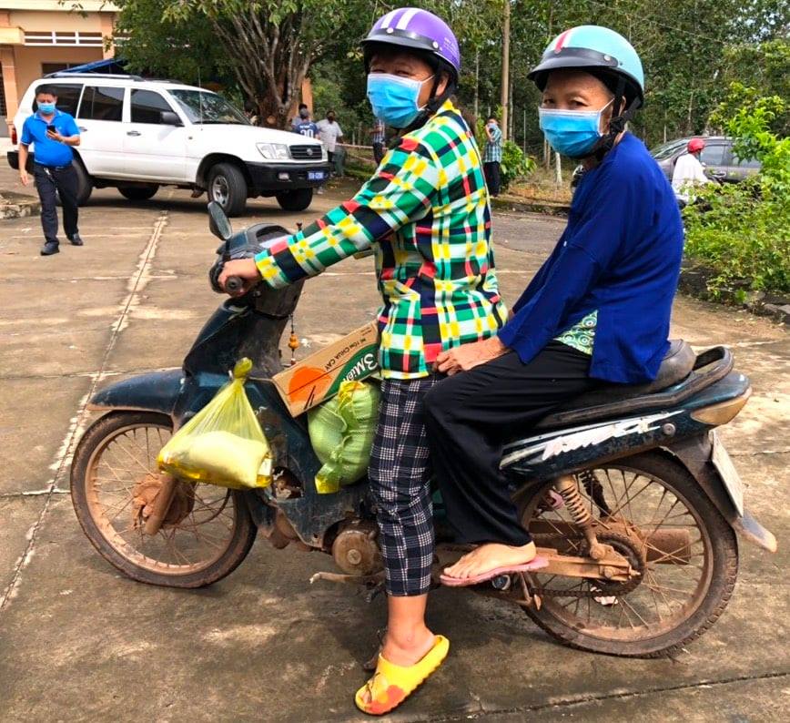 Bình Phước: Những phần quà “tiếp sức” đồng bào và Phật tử mùa dịch
