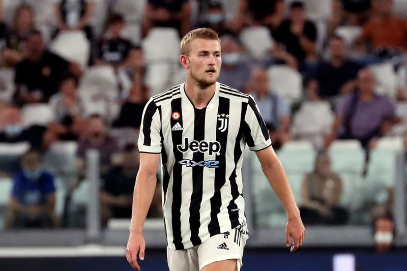 4. Matthijs de Ligt (Ajax Amsterdam đến Juventus, 2019, 75 triệu euro + 10,5 triệu euro phụ phí).