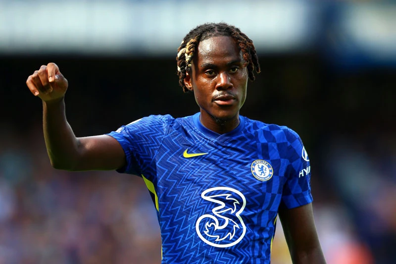 Trung vệ: Trevoh Chalobah (Chelsea).