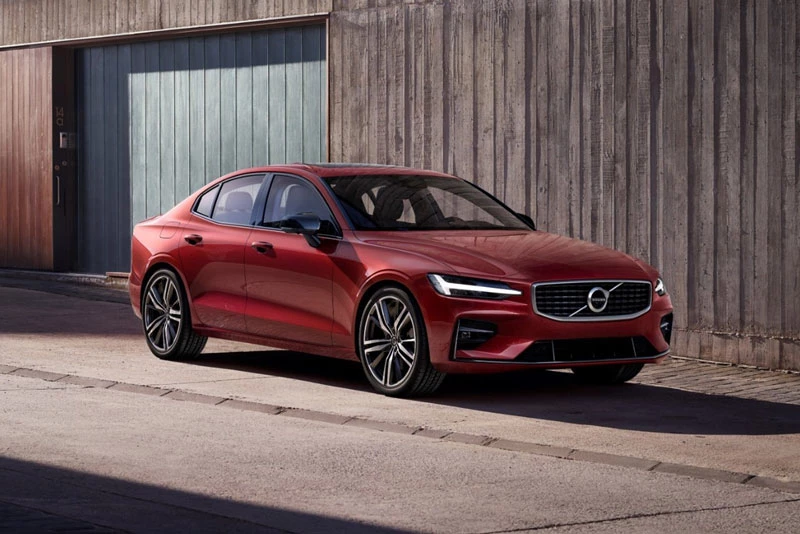 7. Volvo S60 2021 (giá khởi điểm: 39.995 USD).